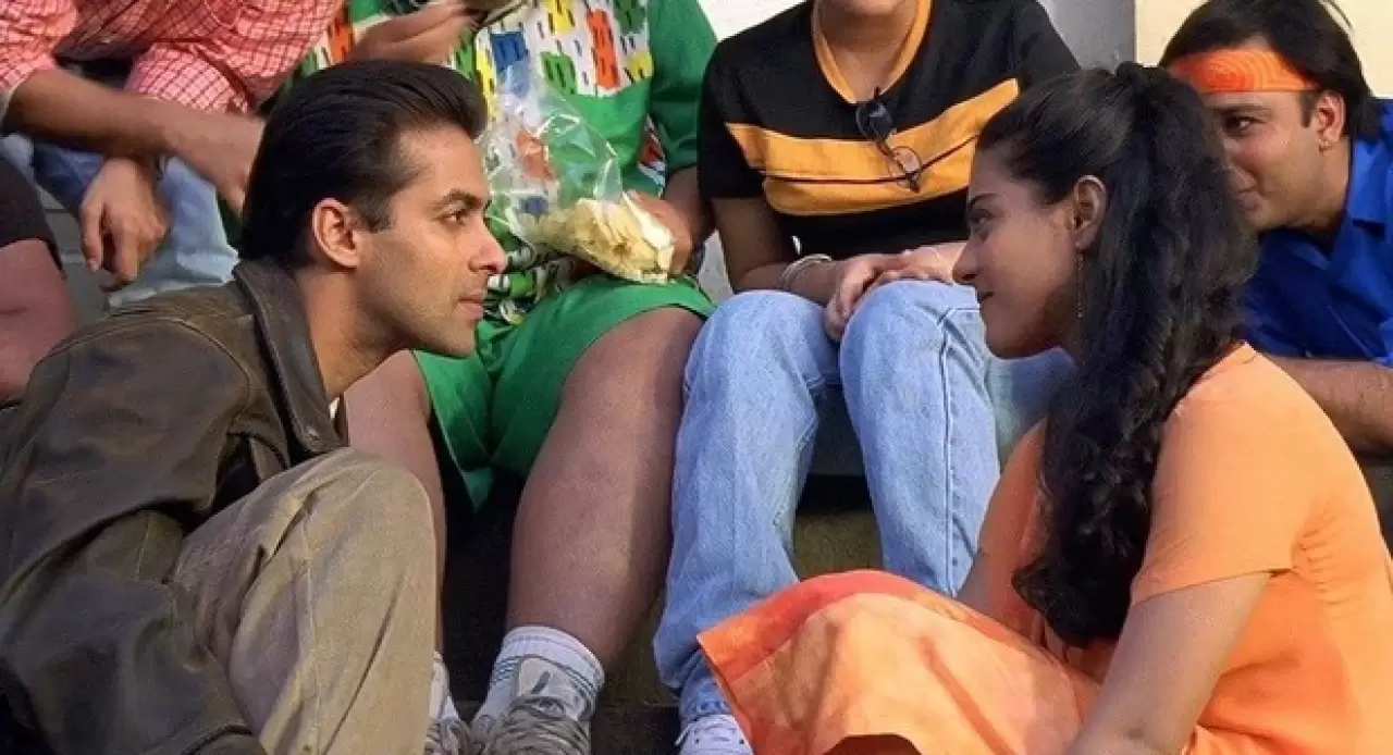 Pyaar Kiya To Darna Kya Backdrop
