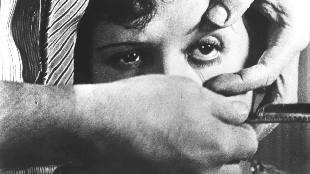 Un chien andalou Backdrop